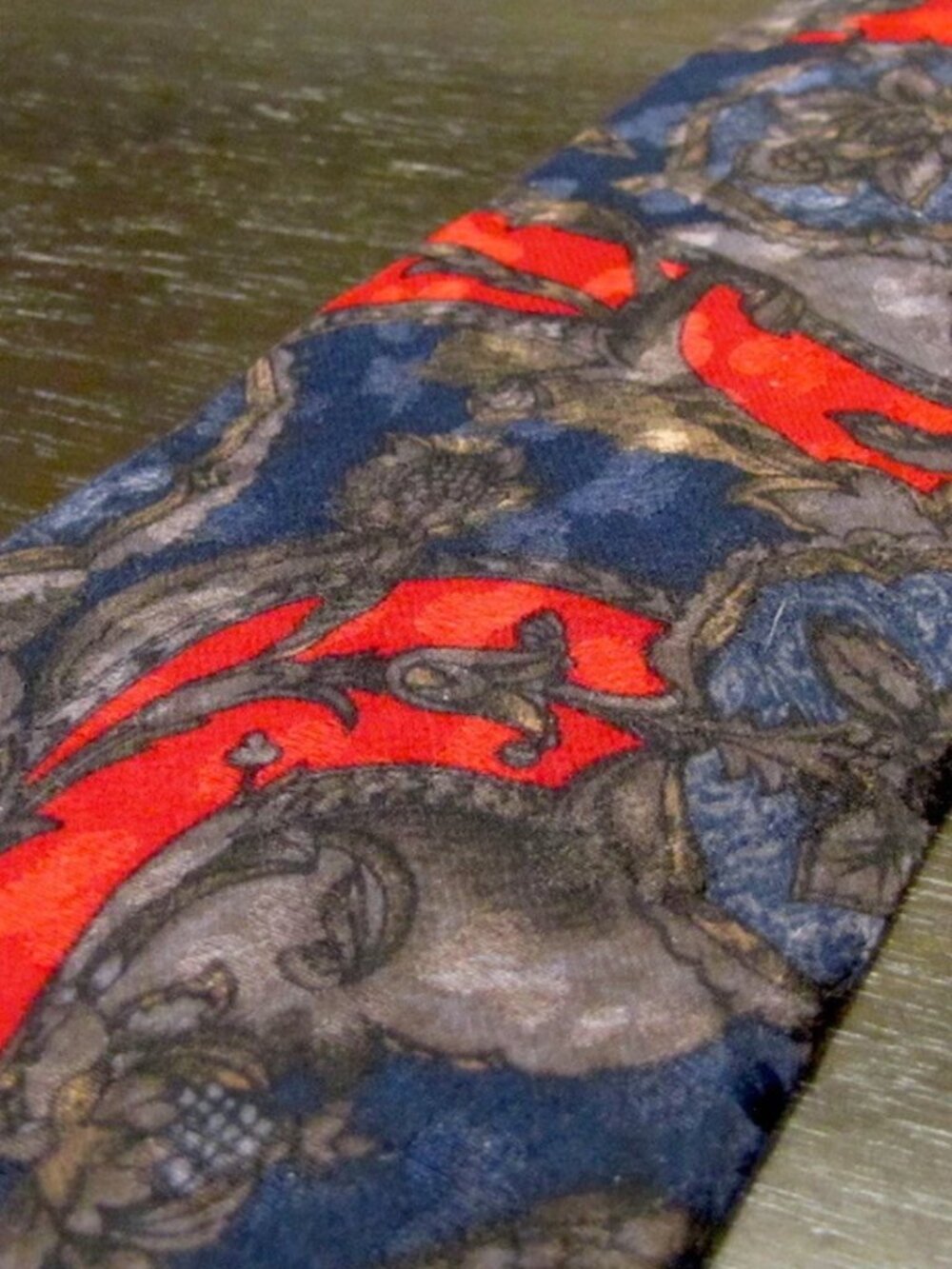 Guy LaRoche Men's Silk Tie Gray Abstract Red Blue Charcoal